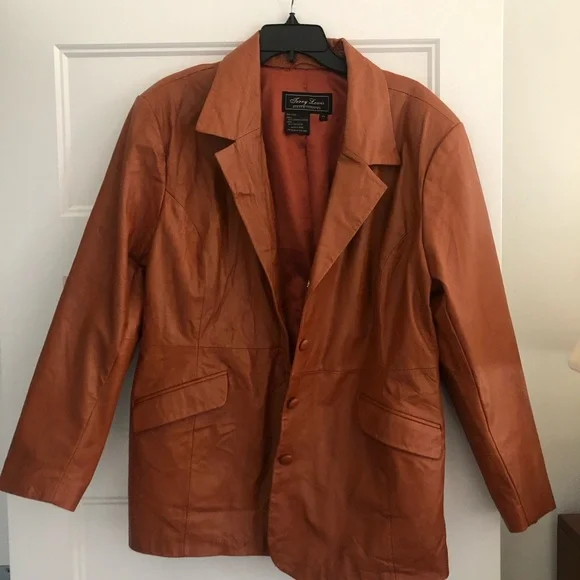 Women’s Vintage Genuine Leather Jacket - Picture 3 of 8